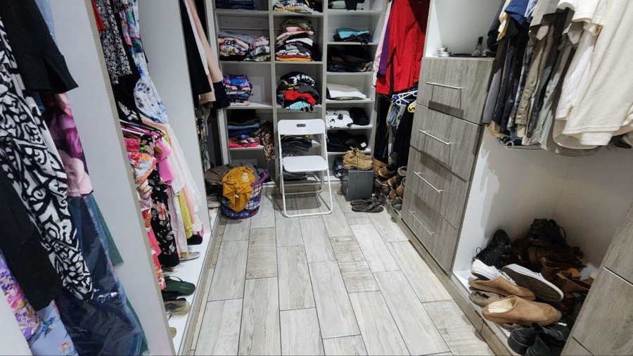 5 Bedroom Property for Sale in Safari Gardens North West